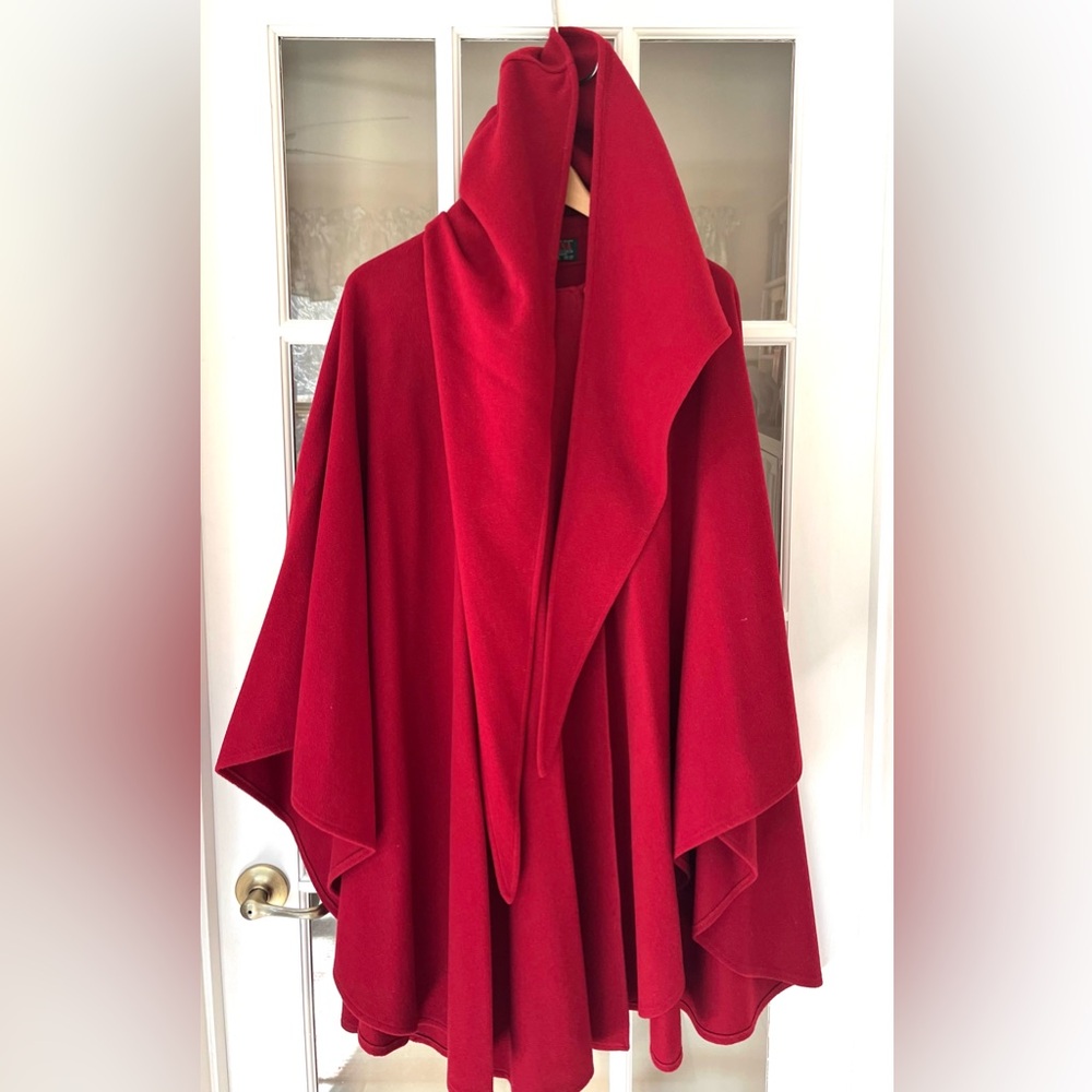 Molina Irish Walking Hooded Cape - Picture 3 of 5